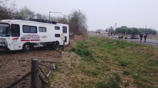 Un hombre murió tras chocar de frente en la Ruta 7 con un motorhome de Turismo Carretera