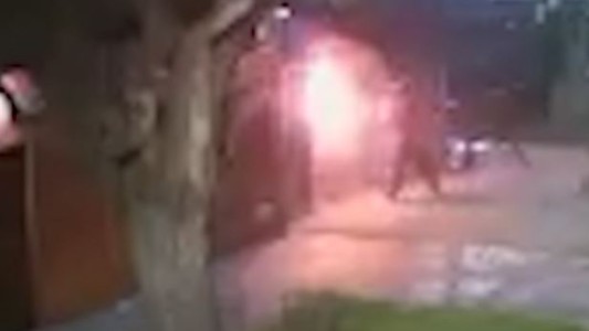 Video: Un pirómano incendia casas en José Mármol