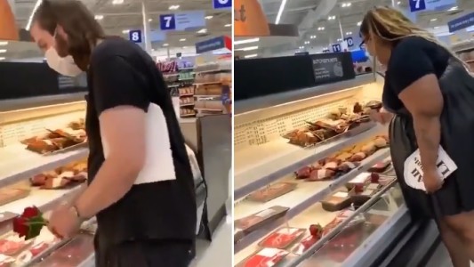 Veganos irrumpieron en un supermercado y velaron bandejas de carne