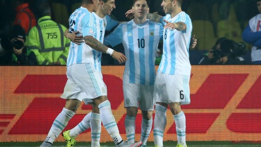 Argentina vapuleó a Paraguay por 6-1 y jugará al final de la Copa América ante Chile