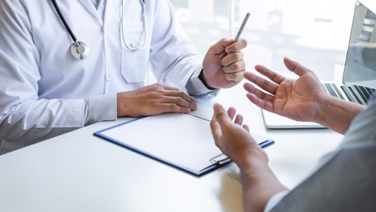 Tras las denuncias de afiliados, cancelan el "plus" de $1.000 por "gastos de consultorio" que cobraban médicos del IOMA