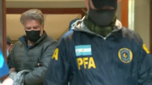 Así se llevaban detenido a "Teto" Medina