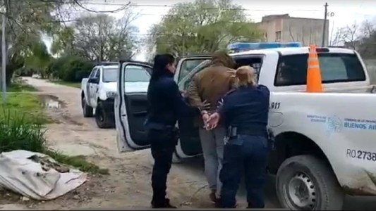 Tenía orden de restricción pero fue a la casa de su ex y la tuvo encerrada 9 días junto a los hijos de ella