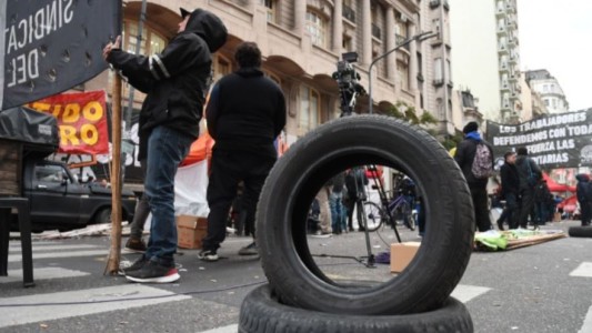 Trabajadores del neumático rechazan el aumento salarial del 38% y justifican la protesta