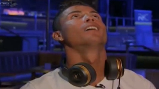 Cristiano Ronaldo se enoja en un entrevista y se va