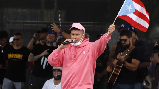 Desalojos, cierres de escuelas y playas privatizadas: el drama de Puerto Rico que Bad Bunny relató en su canción
