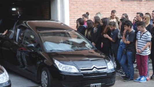 Inhumaron a los operarios fallecidos en la explosión de una refinería en Neuquén