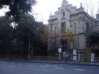 Abrazo simbólico a una escuela porteña por reiterados robos