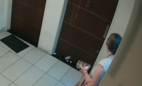 Denuncian a una vecina violenta en Adrogué: “Nos tira huevos, materia fecal y piedras”