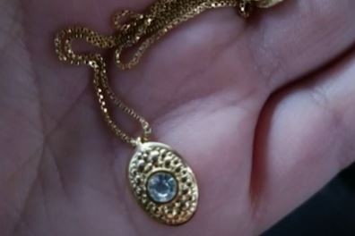 Le robaron el único recuerdo que le quedaba de su hija que murió atropellada