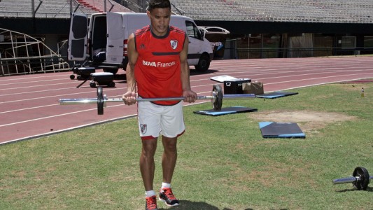 "Teo Gutiérrez se va de River porque le adeudan más de seis meses de salario"