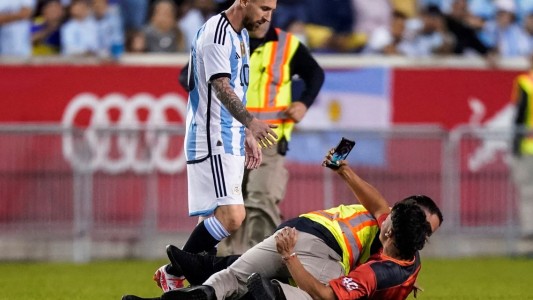 Apareció el video del fanático que ingresó al partido de Argentina para ver a Messi