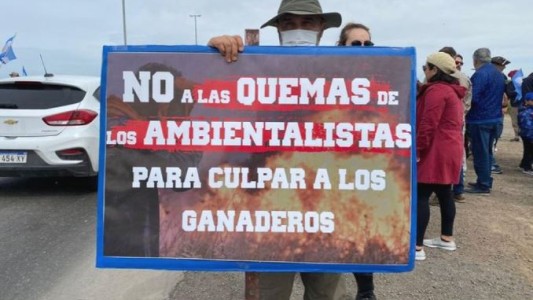 Productores agropecuarios se manifestaron en el Puente Rosario-Victoria contra la Ley de Humedales