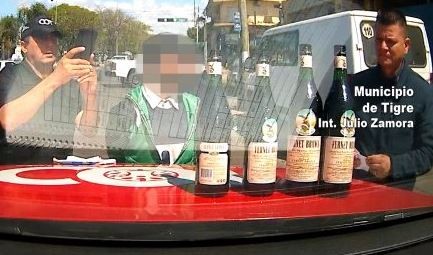 Robó cuatro botellas de fernet, lo siguieron por las cámaras de seguridad y lo detuvieron - #REC