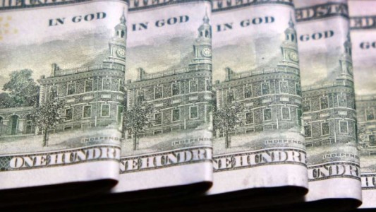 El dólar blue volvió a retroceder y el BCRA vendió reservas por segundo día