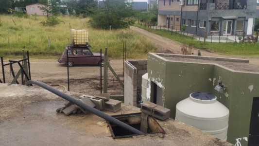 Encontraron muerta a una docente en el patio de su casa