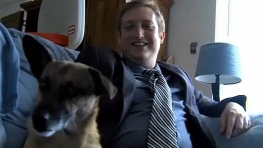 Publicó su deseo de casarse con su perro y perdió el trabajo