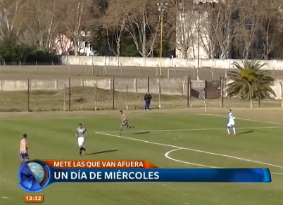 Un día de miércoles para este muchacho que quiere sacar una pelota