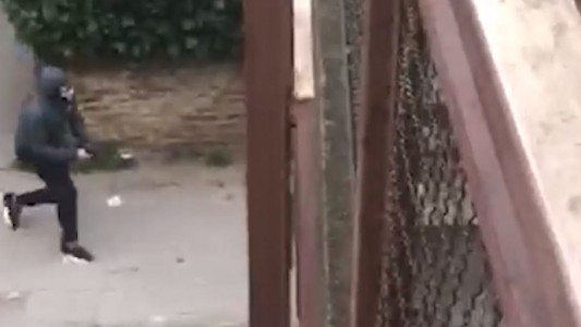 Sangriento tiroteo en Fuerte Apache: asesinaron a un hombre a plena luz del día - #REC