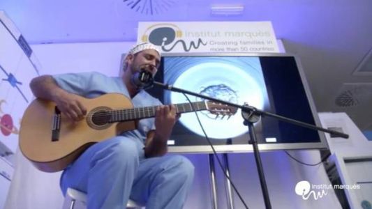 Un cantante español dio un concierto para 380 embriones