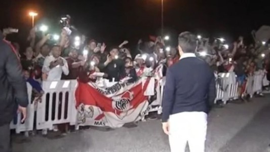 Una multitud se acercó al River Camp para empezar a despedir a Gallardo