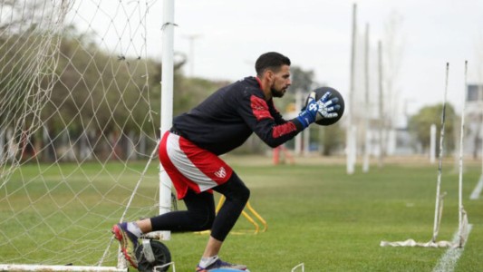 Instituto informó que el arquero Emanuel Bilbao sufrió un aneurisma cerebral
