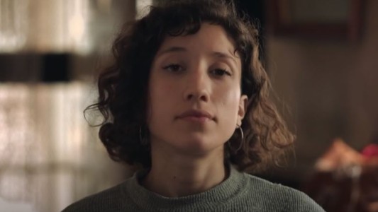 Marcas: la historia de Lucila, una joven marcada por una cita a través de las redes sociales