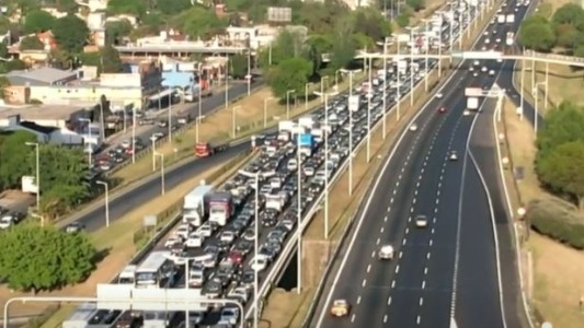 Acceso Oeste colapsado: Un muerto y dos heridos al chocar dos autos a la altura de Haedo