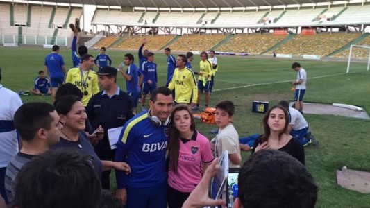 Con la presencia de público por pedido de Tevez,  Boca entrenó en el Mario Kempes