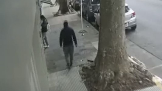 Salvaje ataque en Palermo: un hombre tomó por la espalda a una mujer, le tapó la boca y la golpeó en el cuello