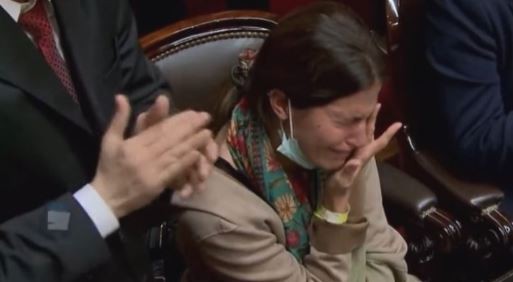 "Perdió un hijo, tiene otro internado y está acá": una diputada fue aplaudida y se quebró en plena sesión