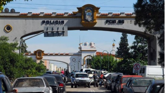 Dos motochorros que eran perseguidos por la Policía y se tiraron de Puente La Noria y uno de ellos murió