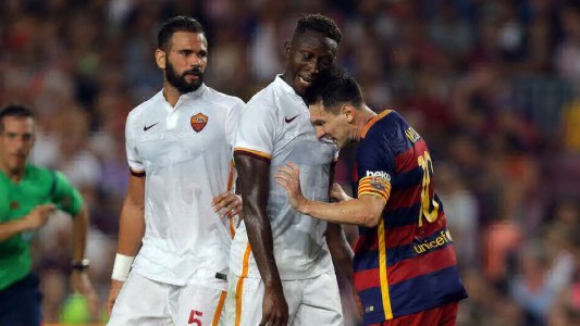 Messi volvió con lujos, gol y cabezazo a un rival