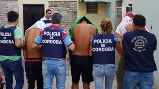 Menores mataron a un joven, la madre de la víctima los perdonó y la Justicia los absolvió