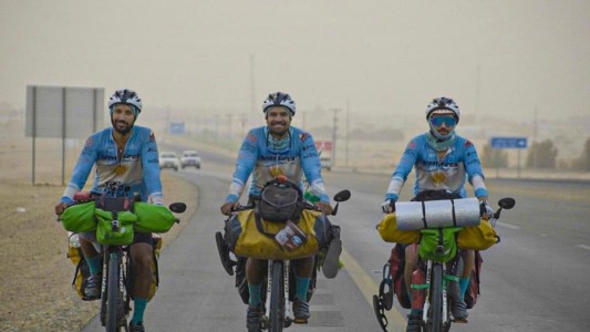 Llegaron a Qatar los tres cordobeses que salieron hace 170 días y pedalearon más de 10 mil kilómetros