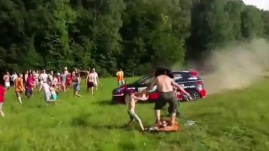 Milagro en un rally: un padre salvó a su hijo de la muerte