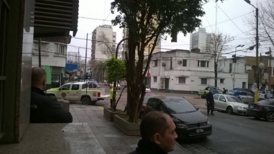 Evacuaron un juzgado de Lomas de Zamora por un auto abandonado