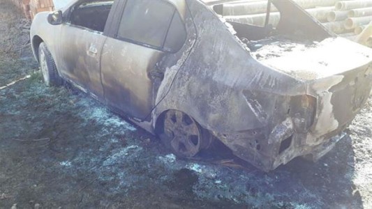 Neuquén: quemaron autos y dejaron consignas en apoyo a los mapuches