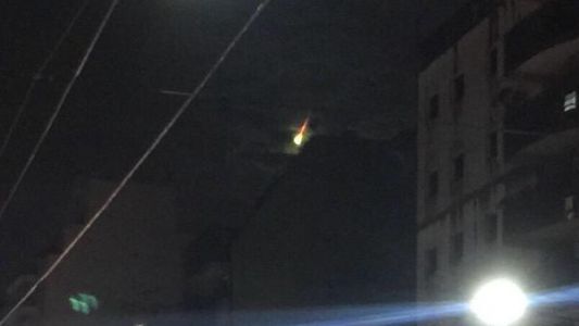 Una extraña luz verde en el cielo conmocionó a las redes sociales