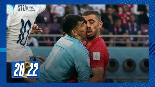 El arquero iraní fue retirado en camilla tras un duro golpe con un compañero