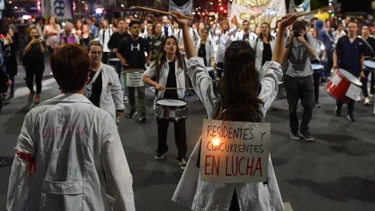 Residentes y concurrentes convocan para hoy a una segunda "Noche de las Luces"