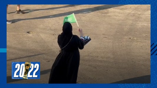 Celebró sola la victoria de Arabia Saudita porque tiene prohibidas las muestras de afecto en público