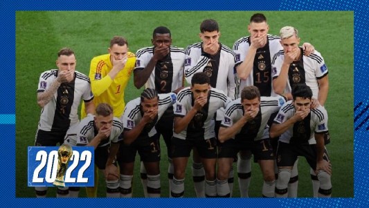 Censura en el Mundial: la selección alemana posó tapándose la boca con la mano