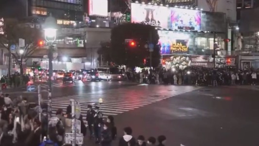 Ordenados hasta para festejar: así fueron las celebraciones en las calles de Tokio tras la victoria ante Alemania