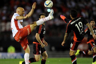 River empató con Huracán y se aleja de la cima de la tabla