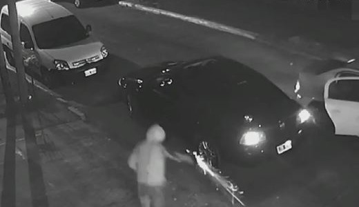 Brutal enfrentamiento a tiros entre un vecino y delincuentes - #REC