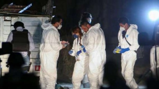 Imputan a un policía por el crimen de su esposa, tras intentar culpar a su hijo de 3 años