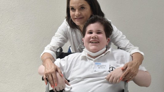 Viviana Sáez acompañó la entrega de elementos ortopédicos que realizó CILSA