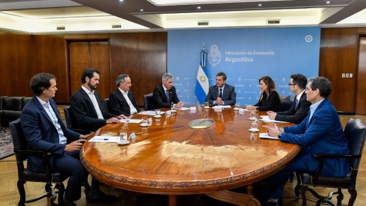 Massa anunció el acuerdo con petroleras: subas mensuales no podrán superar el 4% hasta marzo