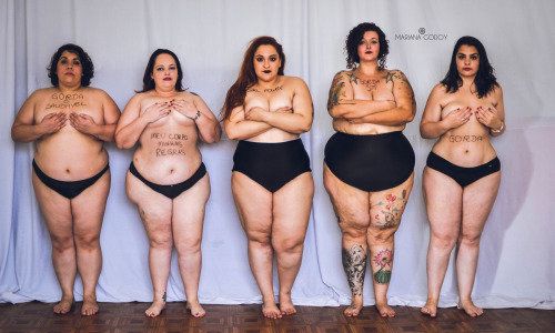 Cinco mujeres, en ropa interior, para terminar con el estigma de la obesidad